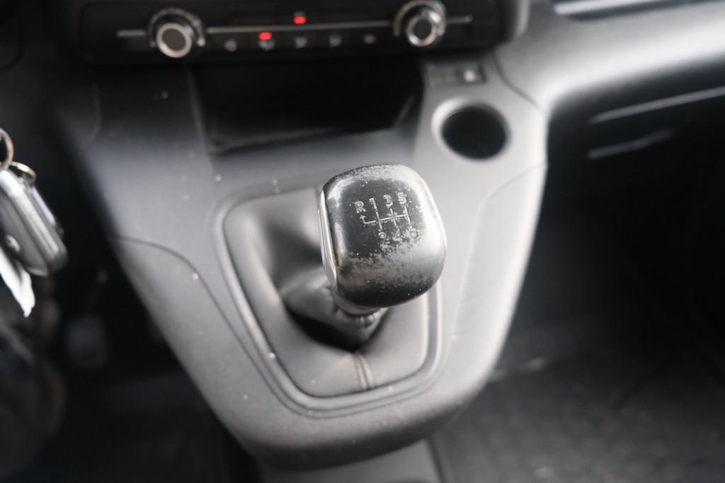 Opel Combo 1.5D 130pk L2H1 Innovation - Trekhaak - Achteruitrijcamera - Navigatiesysteem - Dodehoekdetectie - Apple CarPlay - Parkeersensoren - Cruise control afbeelding 18