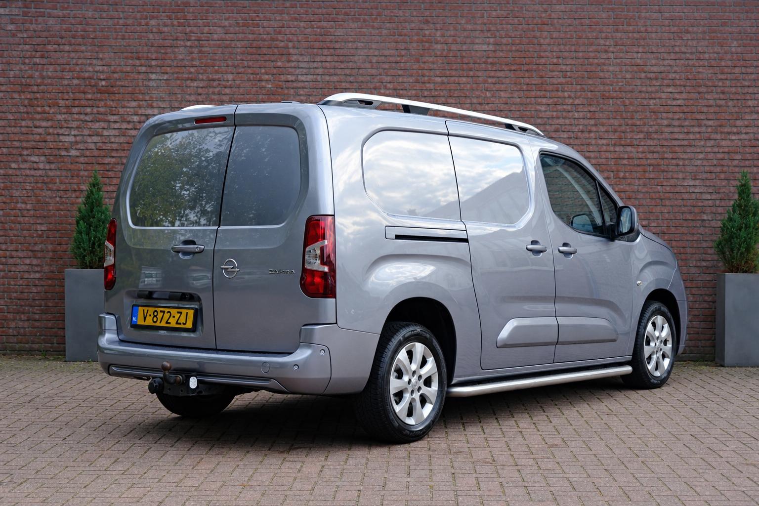 Opel Combo 1.5D 130pk L2H1 Innovation - Trekhaak - Achteruitrijcamera - Navigatiesysteem - Dodehoekdetectie - Apple CarPlay - Parkeersensoren - Cruise control afbeelding 26