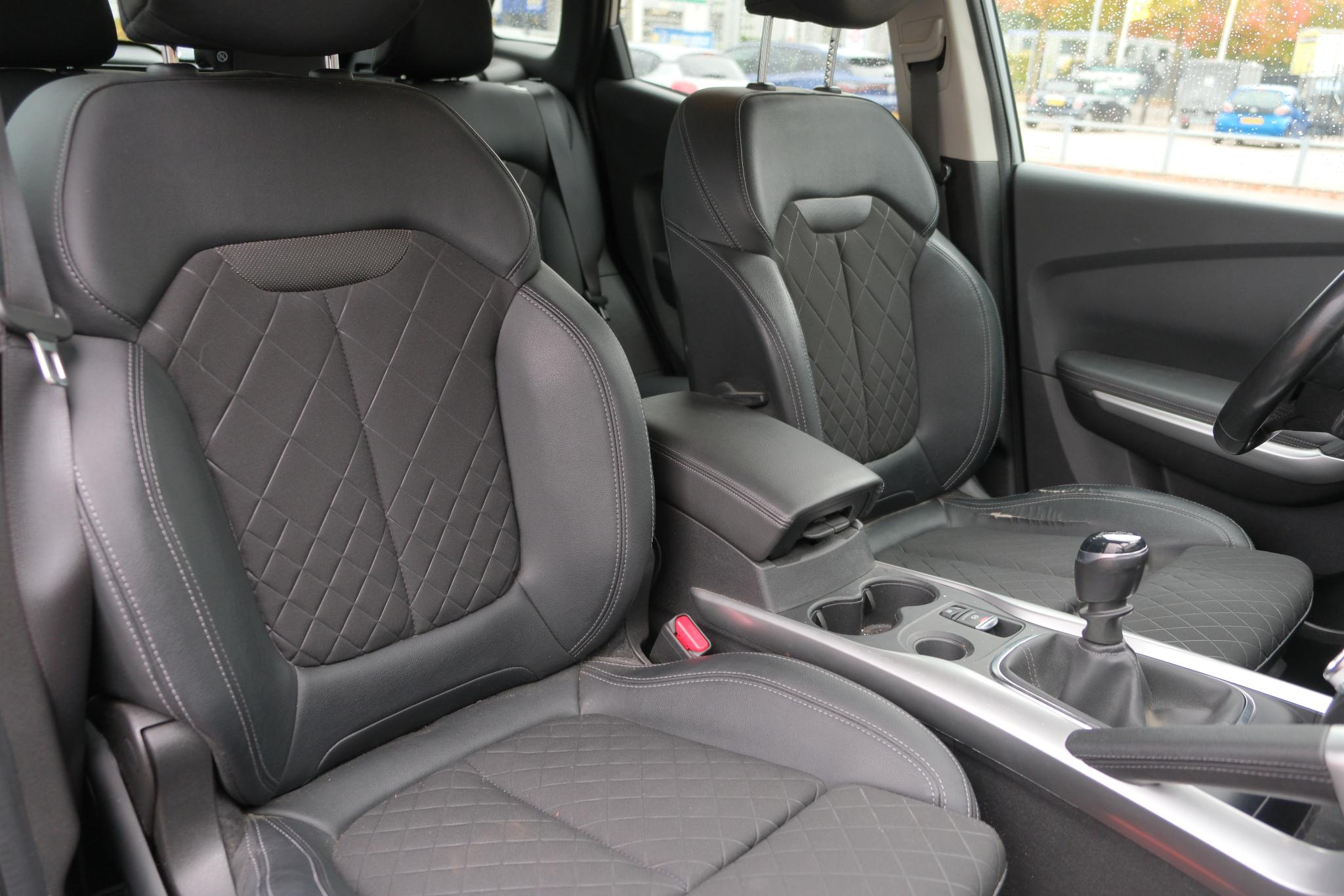 Renault Kadjar 1.3 TCe 160pk Intens | Navi | Cruise | Trekhaak | Camera | Climate afbeelding 9