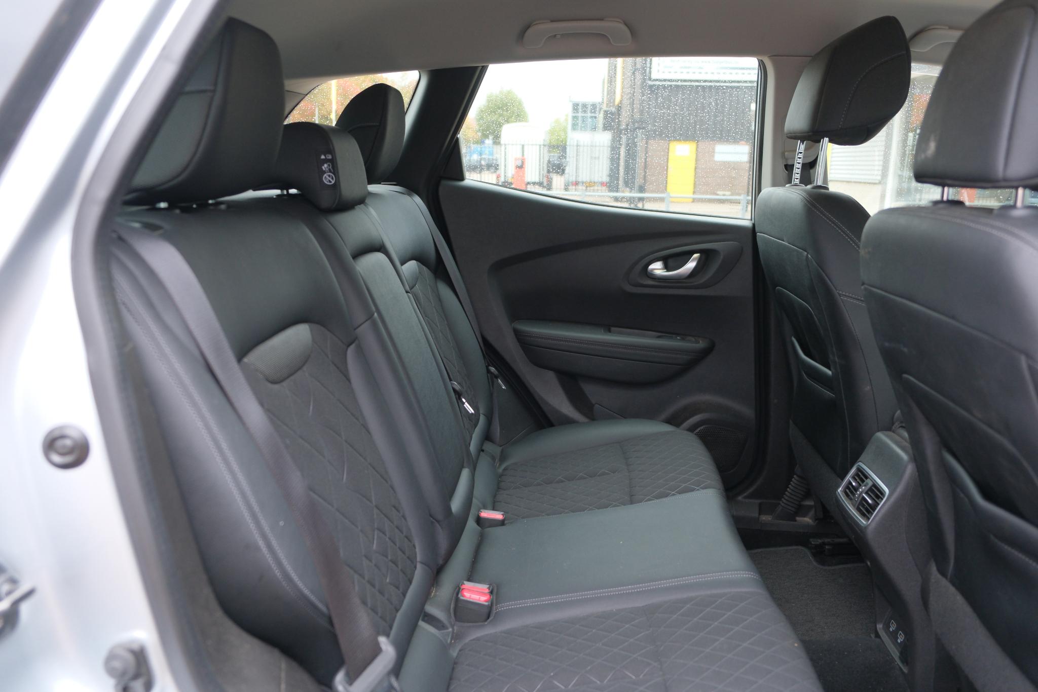 Renault Kadjar 1.3 TCe 160pk Intens | Navi | Cruise | Trekhaak | Camera | Climate afbeelding 10