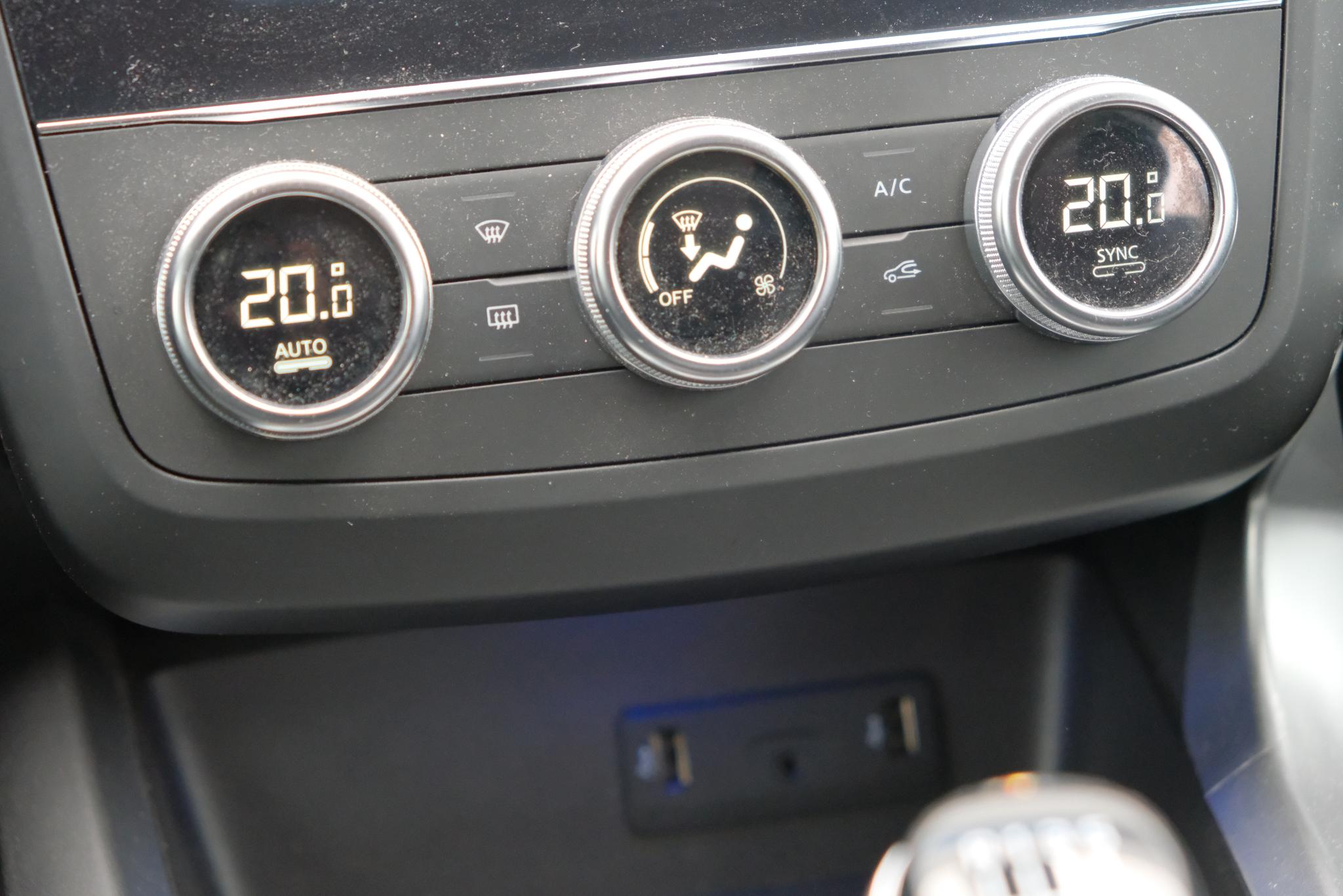 Renault Kadjar 1.3 TCe 160pk Intens | Navi | Cruise | Trekhaak | Camera | Climate afbeelding 12