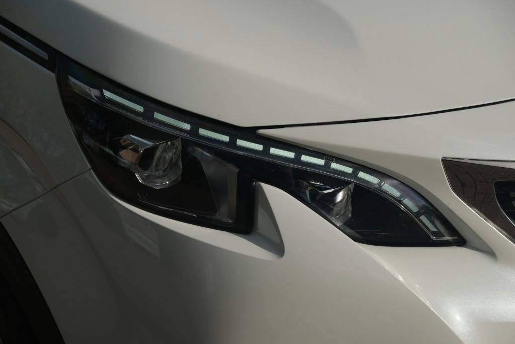 Peugeot 3008 1.2 PureTech 130pk GT Line - Navigatiesysteem - Apple CarPlay - Achteruitrijcamera - Keyless - Elektrische achterklep - Dodehoekdetectie - Parkeersensoren afbeelding 2