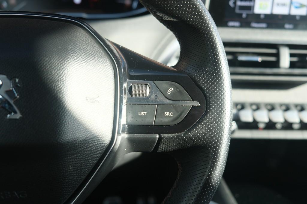 Peugeot 3008 1.2 PureTech 130pk GT Line - Navigatiesysteem - Apple CarPlay - Achteruitrijcamera - Keyless - Elektrische achterklep - Dodehoekdetectie - Parkeersensoren afbeelding 10