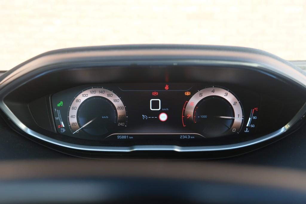 Peugeot 3008 1.2 PureTech 130pk GT Line - Navigatiesysteem - Apple CarPlay - Achteruitrijcamera - Keyless - Elektrische achterklep - Dodehoekdetectie - Parkeersensoren afbeelding 11