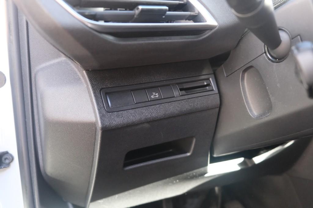 Peugeot 3008 1.2 PureTech 130pk GT Line - Navigatiesysteem - Apple CarPlay - Achteruitrijcamera - Keyless - Elektrische achterklep - Dodehoekdetectie - Parkeersensoren afbeelding 25
