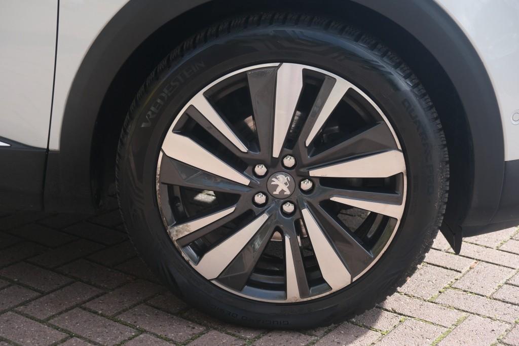 Peugeot 3008 1.2 PureTech 130pk GT Line - Navigatiesysteem - Apple CarPlay - Achteruitrijcamera - Keyless - Elektrische achterklep - Dodehoekdetectie - Parkeersensoren afbeelding 28