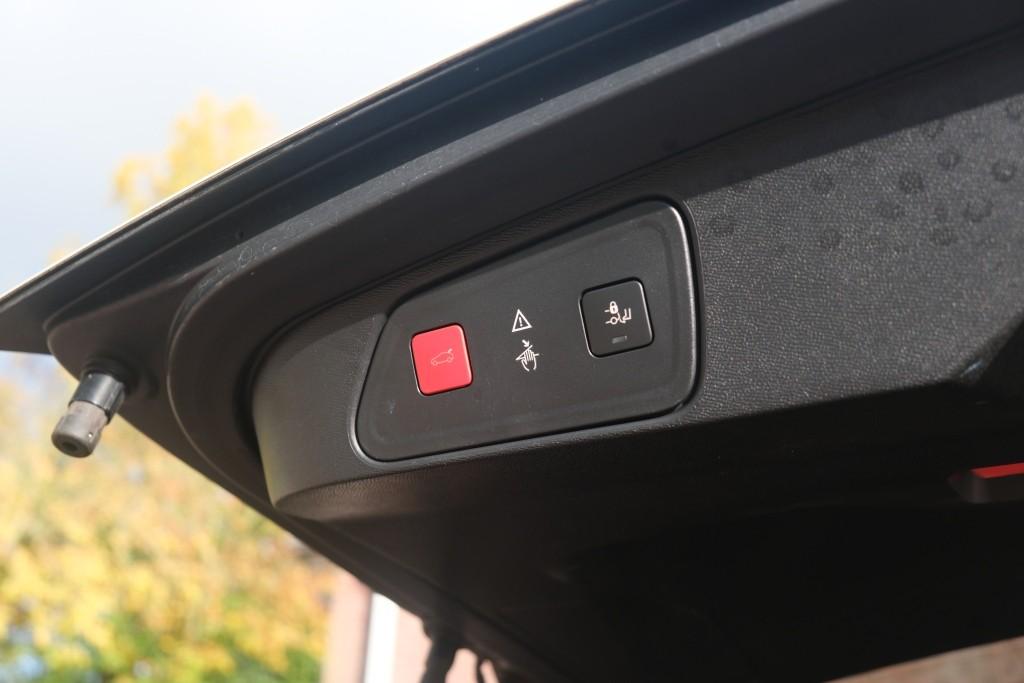 Peugeot 3008 1.2 PureTech 130pk GT Line - Navigatiesysteem - Apple CarPlay - Achteruitrijcamera - Keyless - Elektrische achterklep - Dodehoekdetectie - Parkeersensoren afbeelding 32