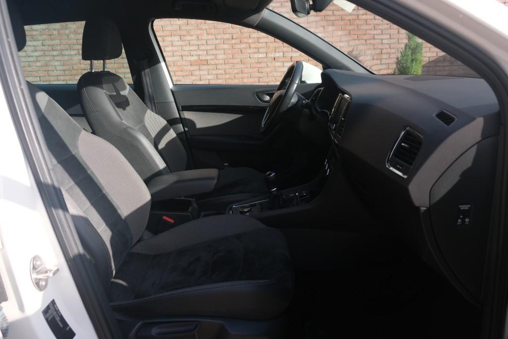 SEAT Ateca 1.4 TSi 150pk Xcellence - Camera - Alcantara - Navigatiesysteem - Apple CarPlay - Keyless - LED koplampen - Climate control - Cruise - Trekhaak afbeelding 4