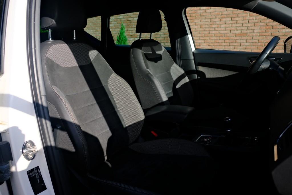 SEAT Ateca 1.4 TSi 150pk Xcellence - Camera - Alcantara - Navigatiesysteem - Apple CarPlay - Keyless - LED koplampen - Climate control - Cruise - Trekhaak afbeelding 6
