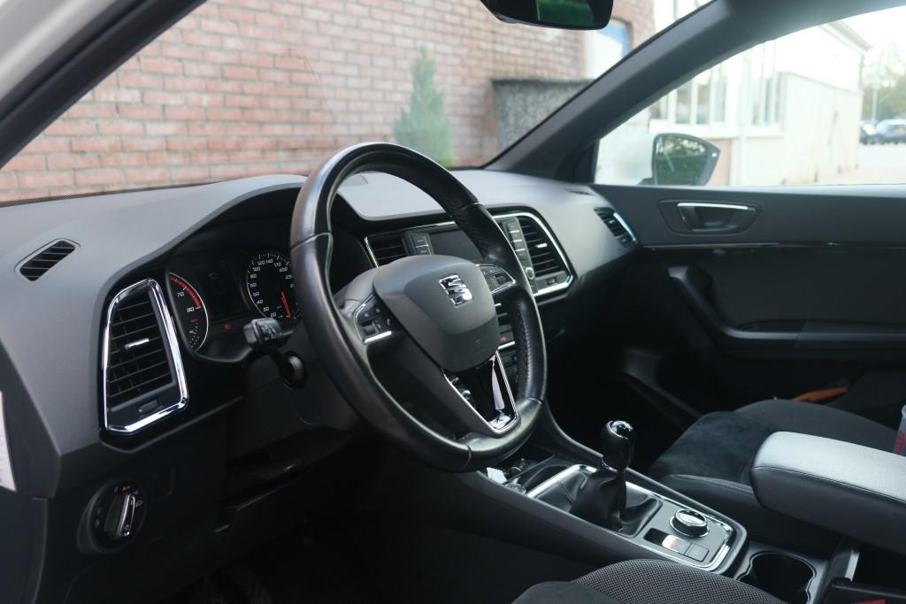 SEAT Ateca 1.4 TSi 150pk Xcellence - Camera - Alcantara - Navigatiesysteem - Apple CarPlay - Keyless - LED koplampen - Climate control - Cruise - Trekhaak afbeelding 8
