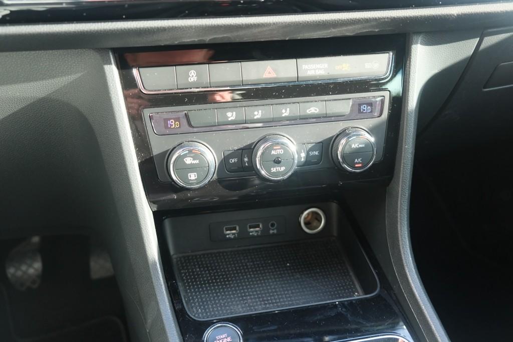 SEAT Ateca 1.4 TSi 150pk Xcellence - Camera - Alcantara - Navigatiesysteem - Apple CarPlay - Keyless - LED koplampen - Climate control - Cruise - Trekhaak afbeelding 22