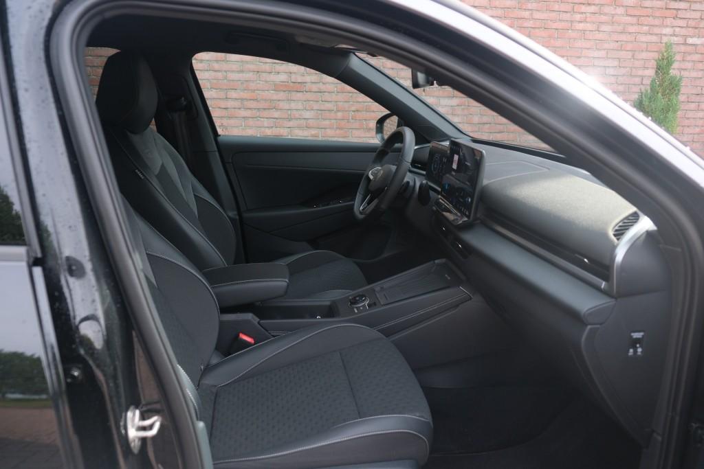 Volkswagen T-Roc 1.5 eTSi 150pk DSG R-Line - Adaptive cruise - Apple CarPlay - Achteruitrijcamera - Keyless entry - Stoelverwarming - Elektrische achterklep - Dodehoekdetectie - Parkeersensoren afbeelding 4