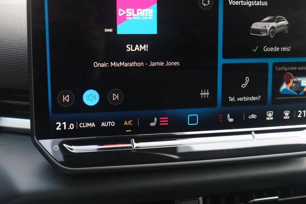 Volkswagen T-Roc 1.5 eTSi 150pk DSG R-Line - Adaptive cruise - Apple CarPlay - Achteruitrijcamera - Keyless entry - Stoelverwarming - Elektrische achterklep - Dodehoekdetectie - Parkeersensoren afbeelding 22