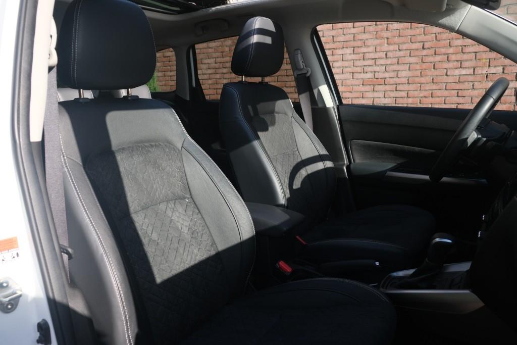 Suzuki Vitara 1.5 Hybrid Aut. Style - Panoramadak - Adaptieve cruise - Achteruitrijcamera - Dodehoekdetectie - Apple CarPlay - Navigatiesysteem - Keyless - Stoelverwarming - Parkeersensoren afbeelding 6