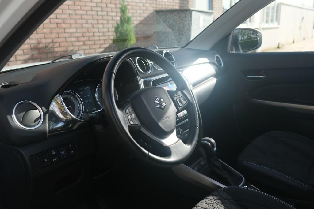 Suzuki Vitara 1.5 Hybrid Aut. Style - Panoramadak - Adaptieve cruise - Achteruitrijcamera - Dodehoekdetectie - Apple CarPlay - Navigatiesysteem - Keyless - Stoelverwarming - Parkeersensoren afbeelding 8