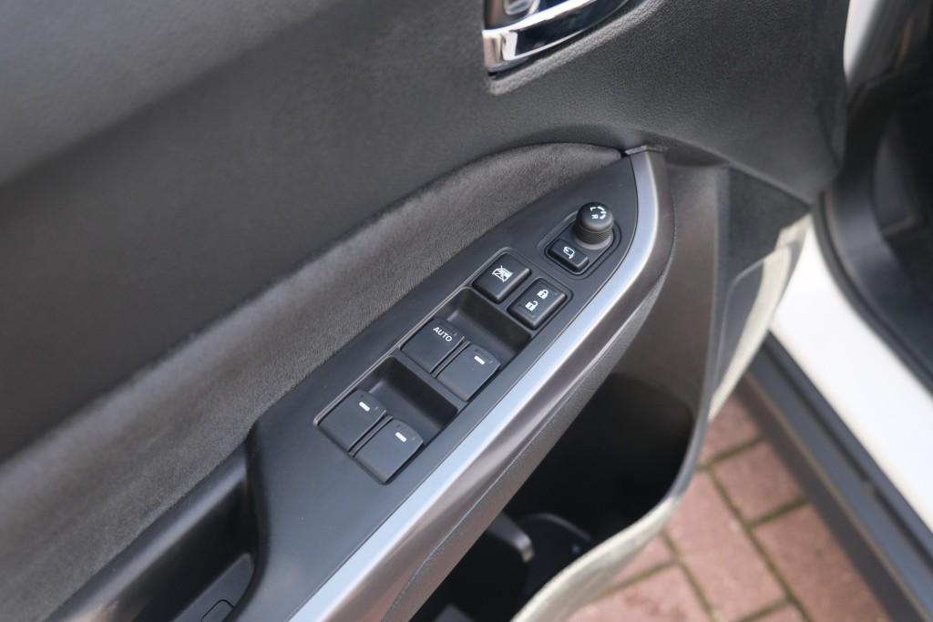 Suzuki Vitara 1.5 Hybrid Aut. Style - Panoramadak - Adaptieve cruise - Achteruitrijcamera - Dodehoekdetectie - Apple CarPlay - Navigatiesysteem - Keyless - Stoelverwarming - Parkeersensoren afbeelding 26