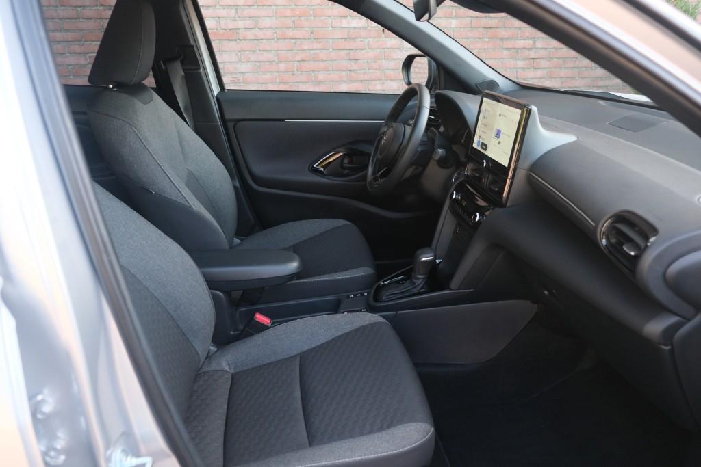 Toyota Yaris Cross 1.5 Hybrid 115pk CVT Dynamic - Adaptieve cruise - Achteruitrijcamera - Apple CarPlay - Climate control - Stoelverwarming - Keyless entry/start - Dodehoekdetectie afbeelding 4