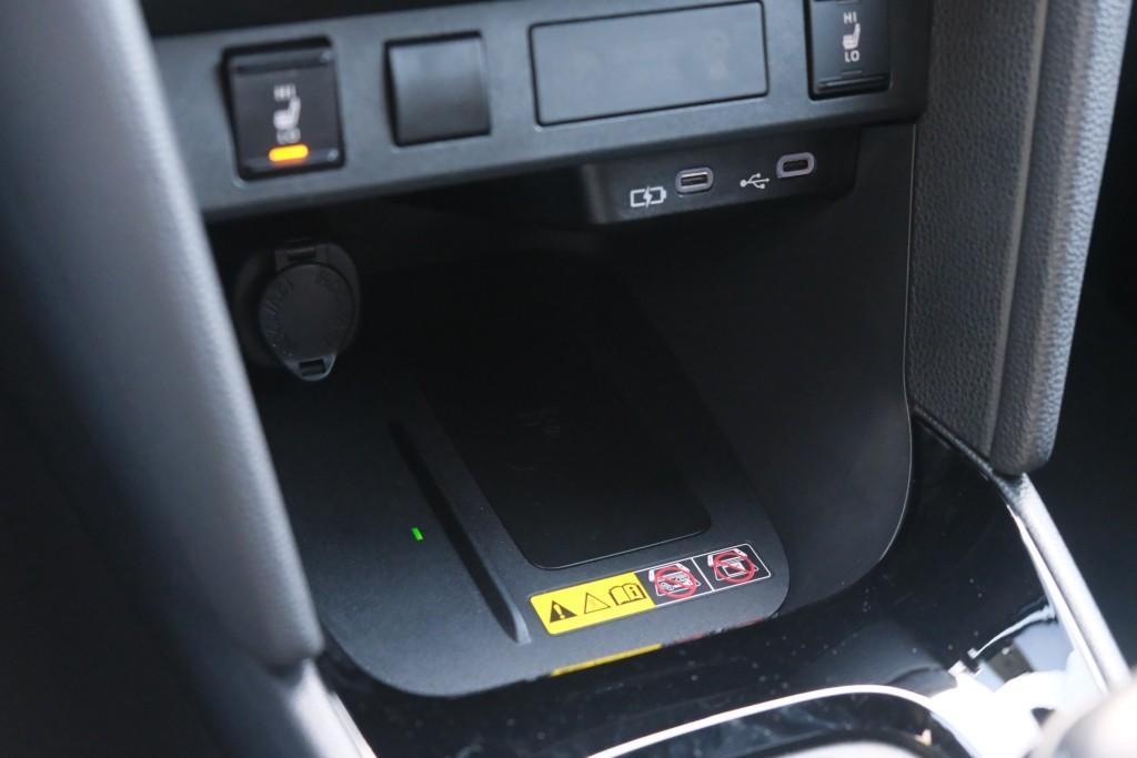 Toyota Yaris Cross 1.5 Hybrid 115pk CVT Dynamic - Adaptieve cruise - Achteruitrijcamera - Apple CarPlay - Climate control - Stoelverwarming - Keyless entry/start - Dodehoekdetectie afbeelding 20