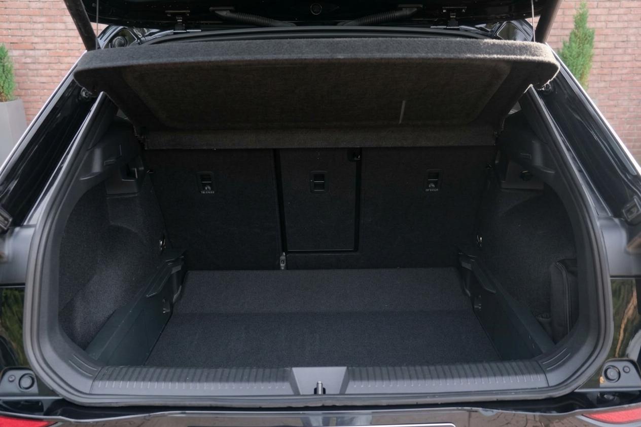 Volkswagen T-Roc 1.5 eTSi 150pk DSG R-Line - Adaptive cruise - Apple CarPlay - Achteruitrijcamera - Keyless entry - Stoelverwarming - Elektrische achterklep - Dodehoekdetectie - Parkeersensoren afbeelding 28