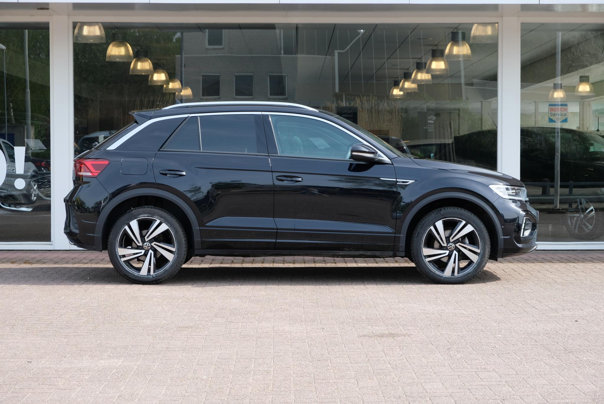 Volkswagen T-Roc 1.5 TSi 150pk DSG R-Line Business | App Connect | Trekhaak | Climate | Matrix LED | Adaptive Cruise | Elektrische Achterklep | Camera | 18" velgen afbeelding 4