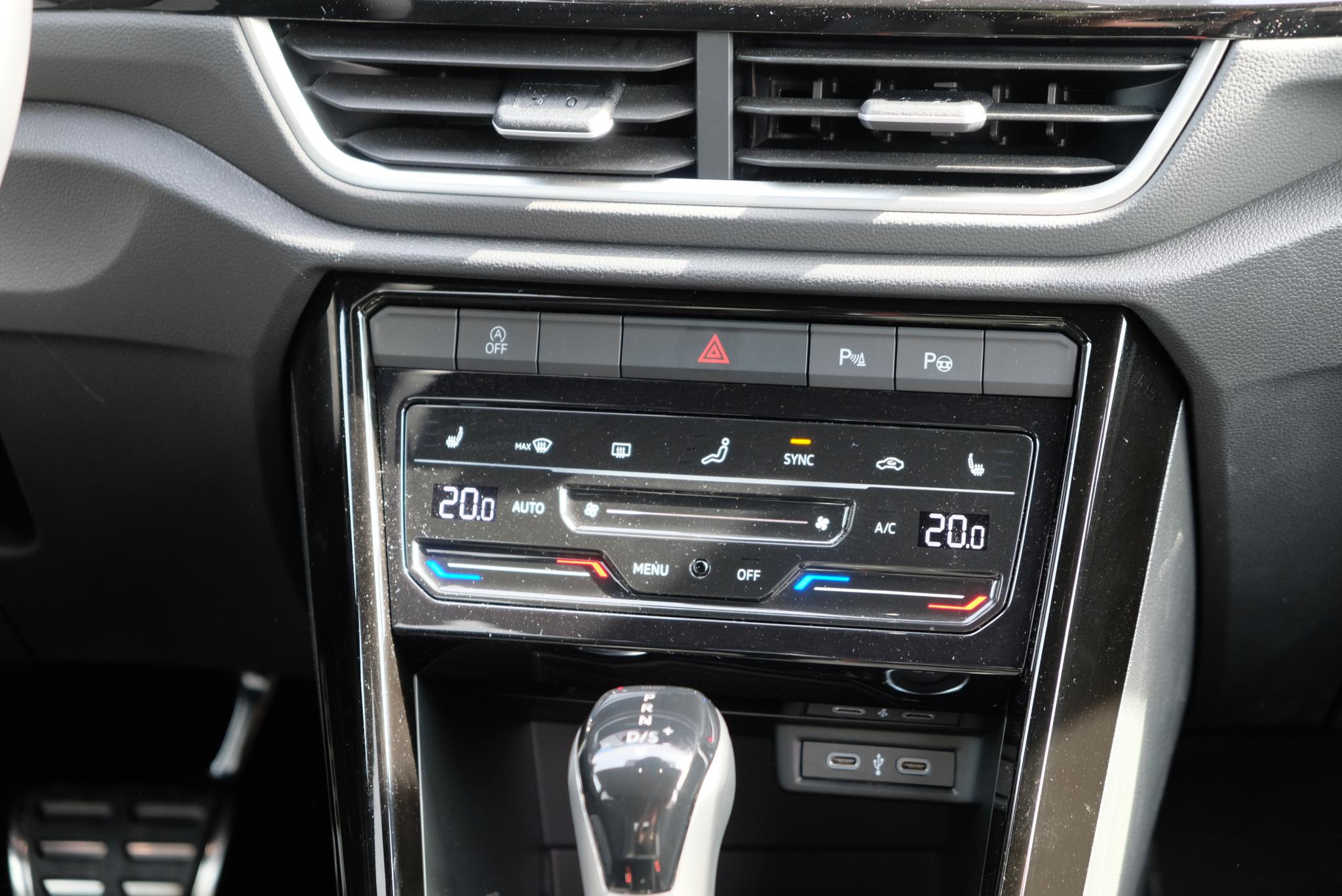 Volkswagen T-Roc 1.5 TSi 150pk DSG R-Line Business | App Connect | Trekhaak | Climate | Matrix LED | Adaptive Cruise | Elektrische Achterklep | Camera | 18" velgen afbeelding 12