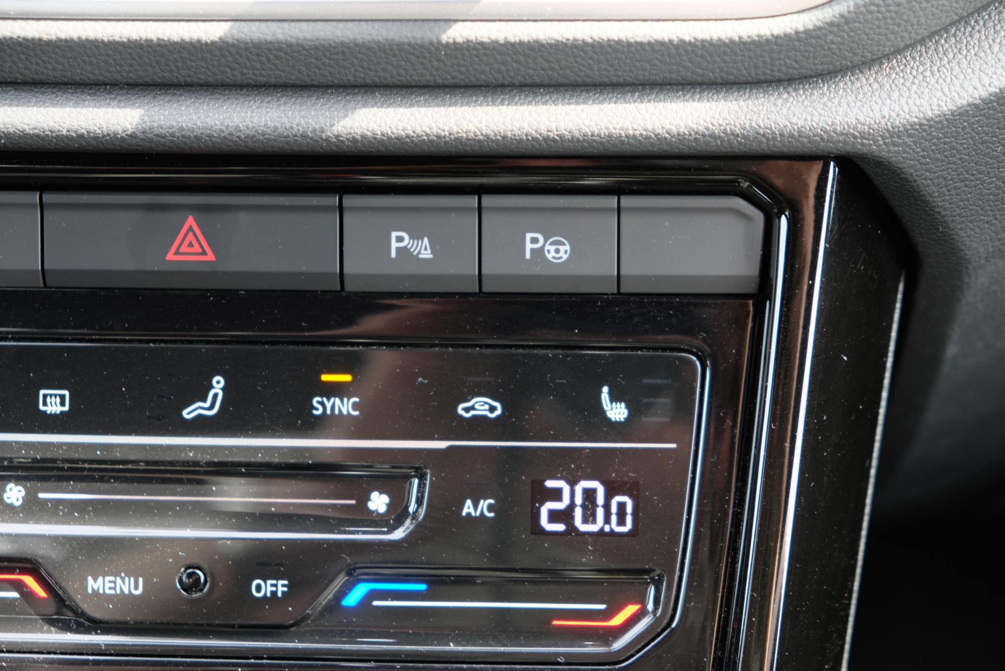 Volkswagen T-Roc 1.5 TSi 150pk DSG R-Line Business | App Connect | Trekhaak | Climate | Matrix LED | Adaptive Cruise | Elektrische Achterklep | Camera | 18" velgen afbeelding 14