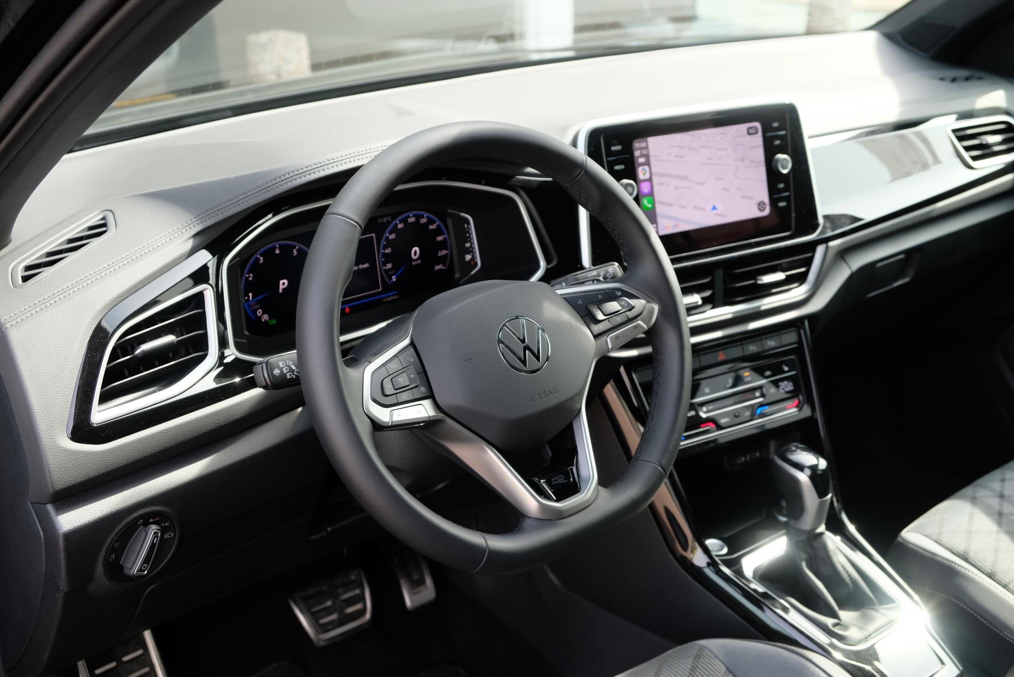 Volkswagen T-Roc 1.5 TSi 150pk DSG R-Line Business | App Connect | Trekhaak | Climate | Matrix LED | Adaptive Cruise | Elektrische Achterklep | Camera | 18" velgen afbeelding 20