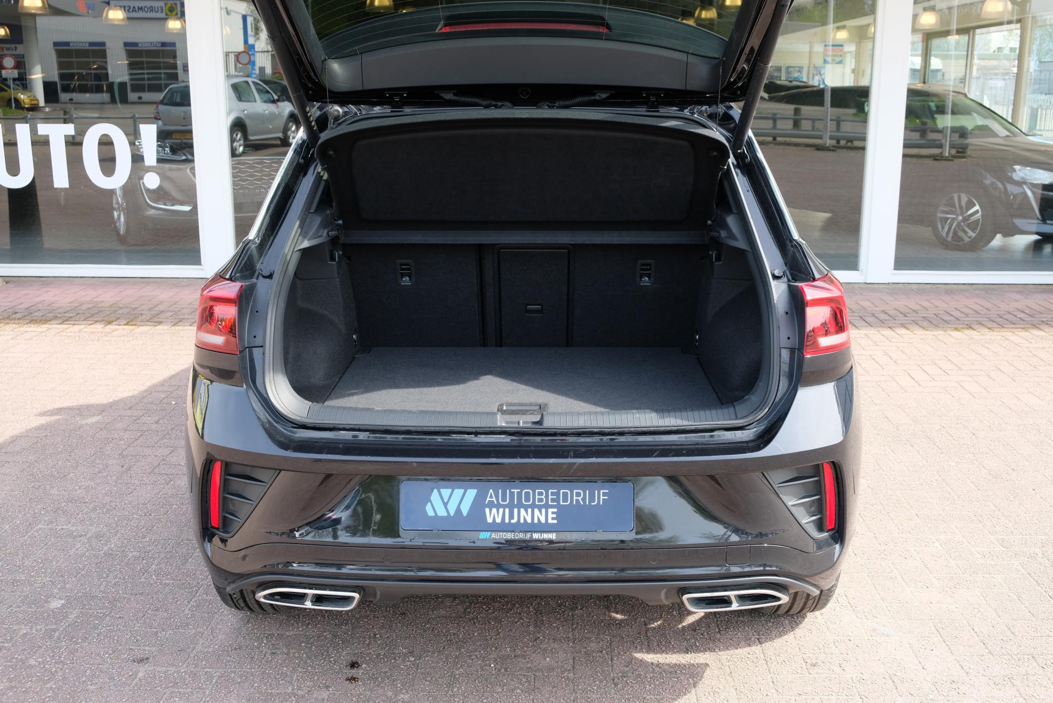 Volkswagen T-Roc 1.5 TSi 150pk DSG R-Line Business | App Connect | Trekhaak | Climate | Matrix LED | Adaptive Cruise | Elektrische Achterklep | Camera | 18" velgen afbeelding 24