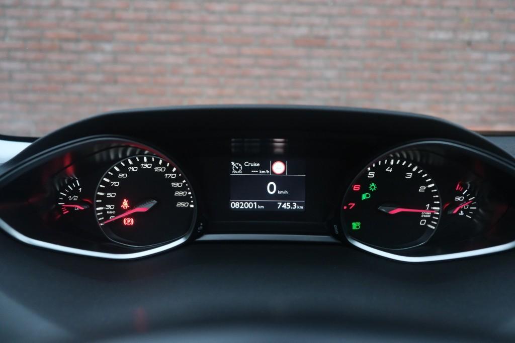 Peugeot 308 1.2 PureTech 130pk Allure - Apple CarPlay - Climate control - Cruise control - Navigatiesysteem - Parkeersensoren - Panoramadak - Trekhaak afbeelding 11