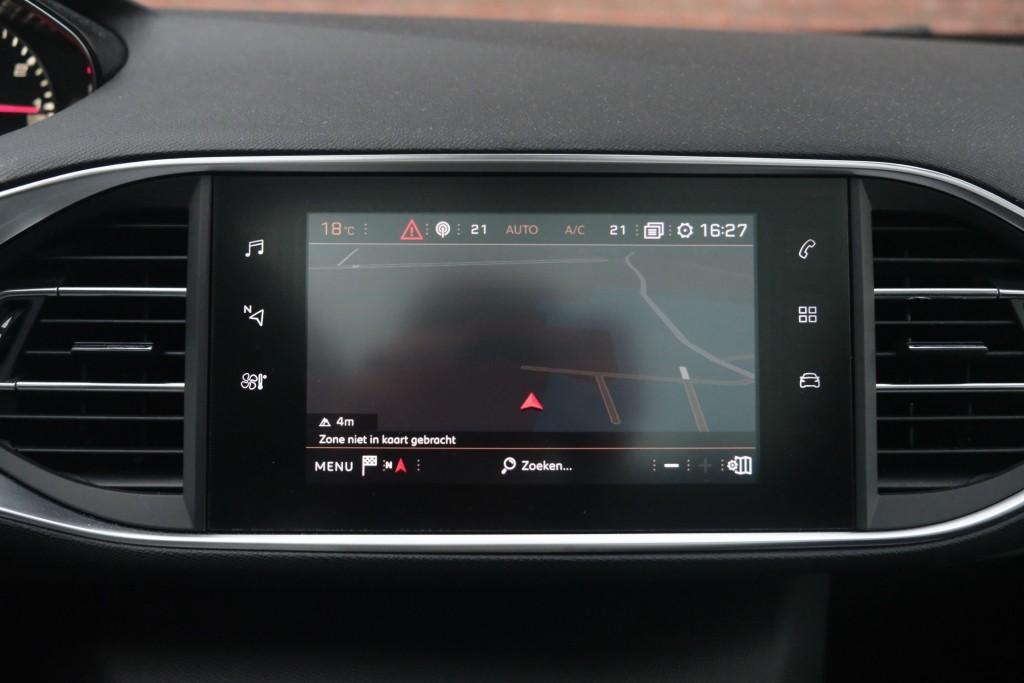 Peugeot 308 1.2 PureTech 130pk Allure - Apple CarPlay - Climate control - Cruise control - Navigatiesysteem - Parkeersensoren - Panoramadak - Trekhaak afbeelding 18