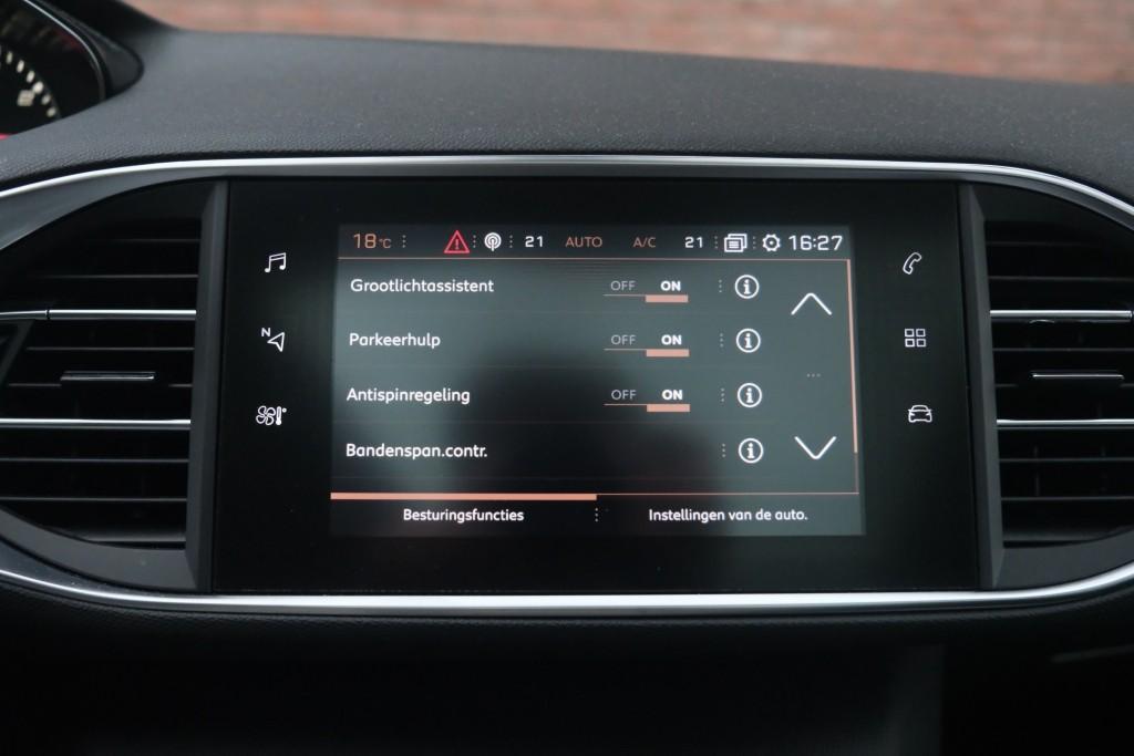 Peugeot 308 1.2 PureTech 130pk Allure - Apple CarPlay - Climate control - Cruise control - Navigatiesysteem - Parkeersensoren - Panoramadak - Trekhaak afbeelding 20